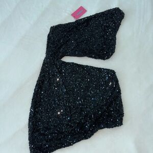 Edikted black cut out over the shoulder dress. Tag on never worn! Sparkly Black!